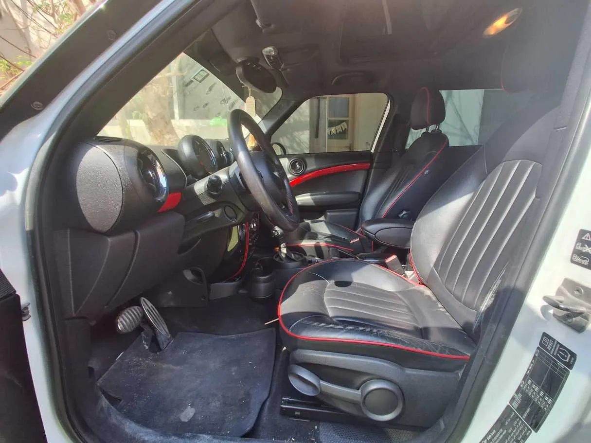 Car image 10