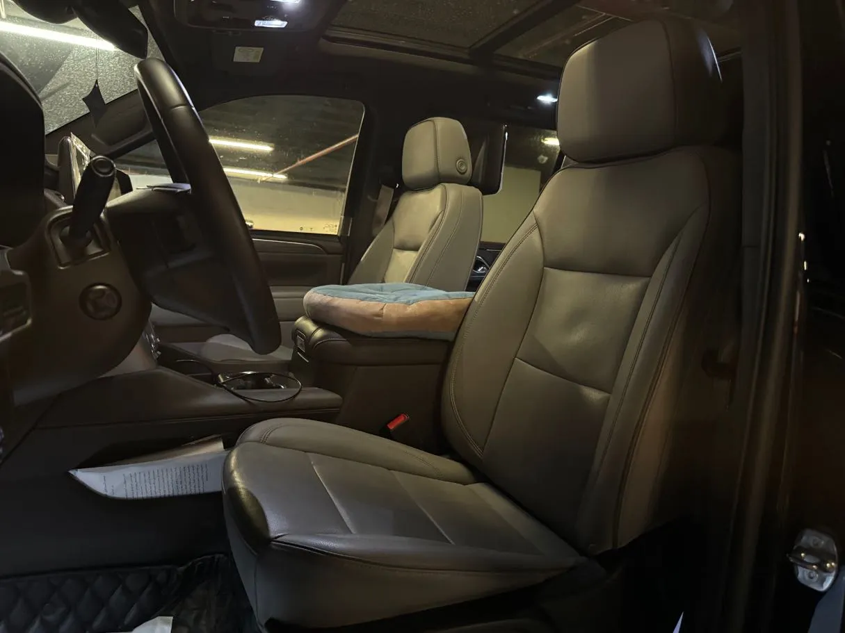 Car image 12