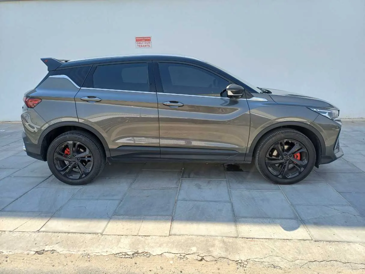 Car image 8