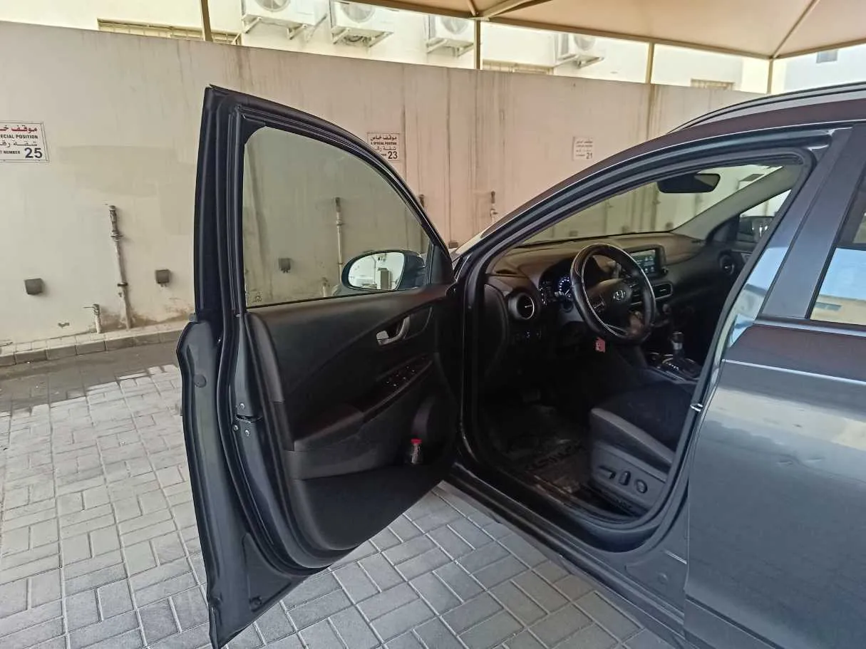 Car image 11