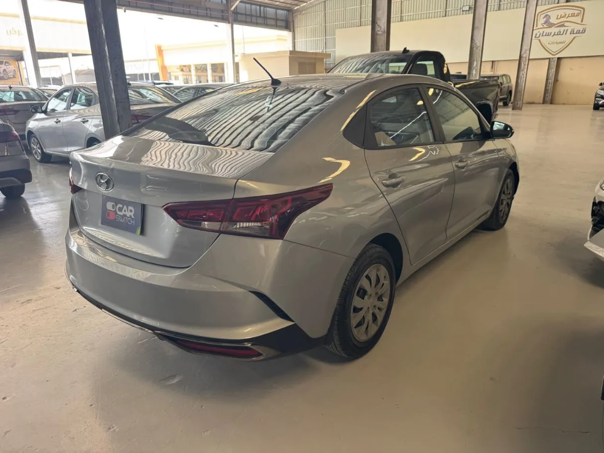 Car image 4