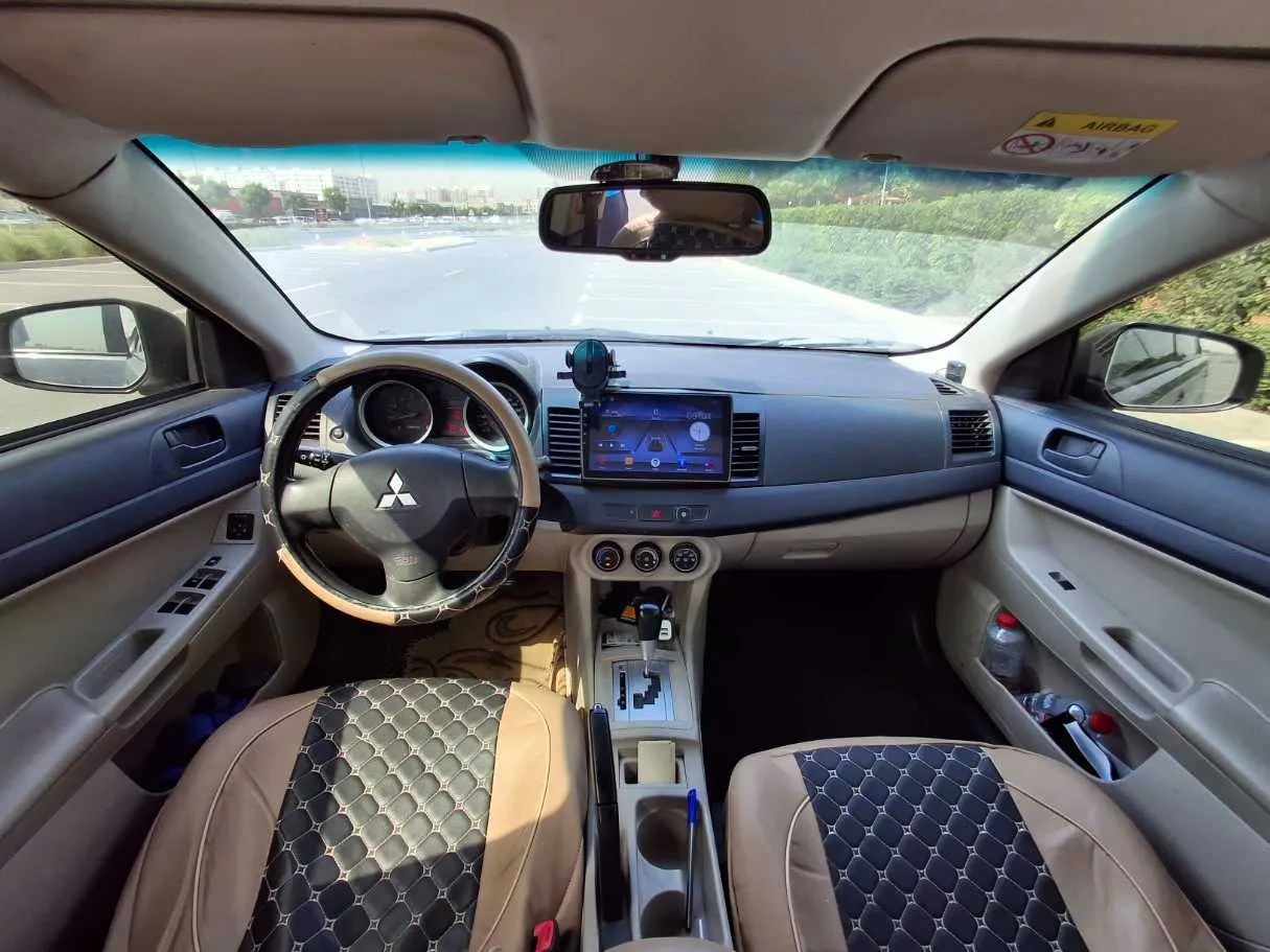 Car image 14