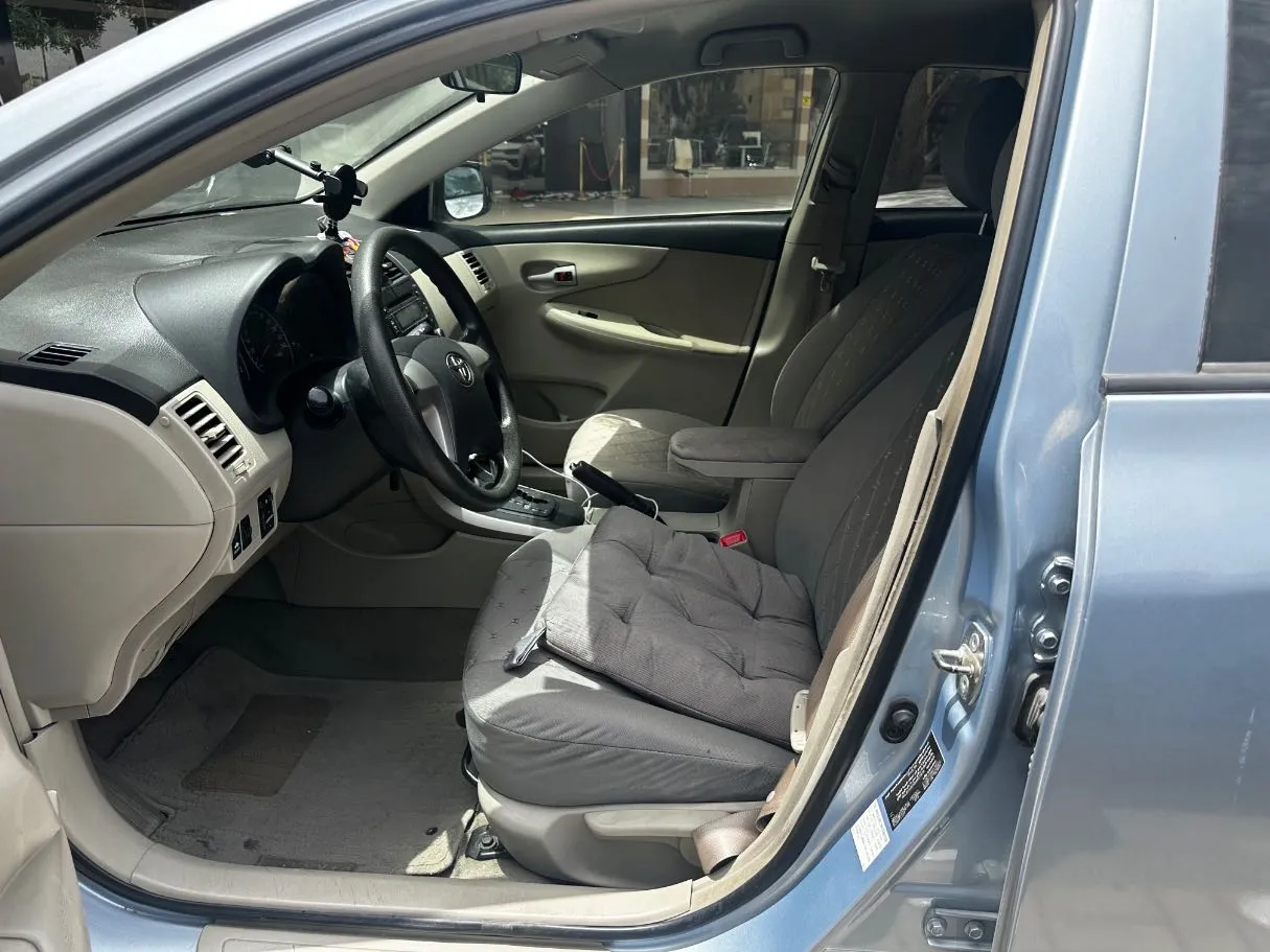 Car image 12