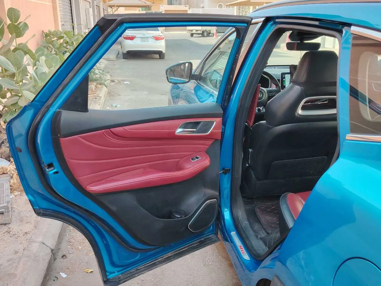 Car image 14