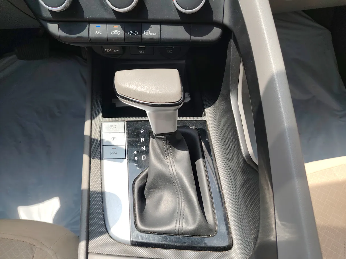Car image 19