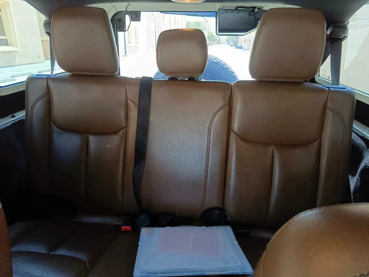Car image 16