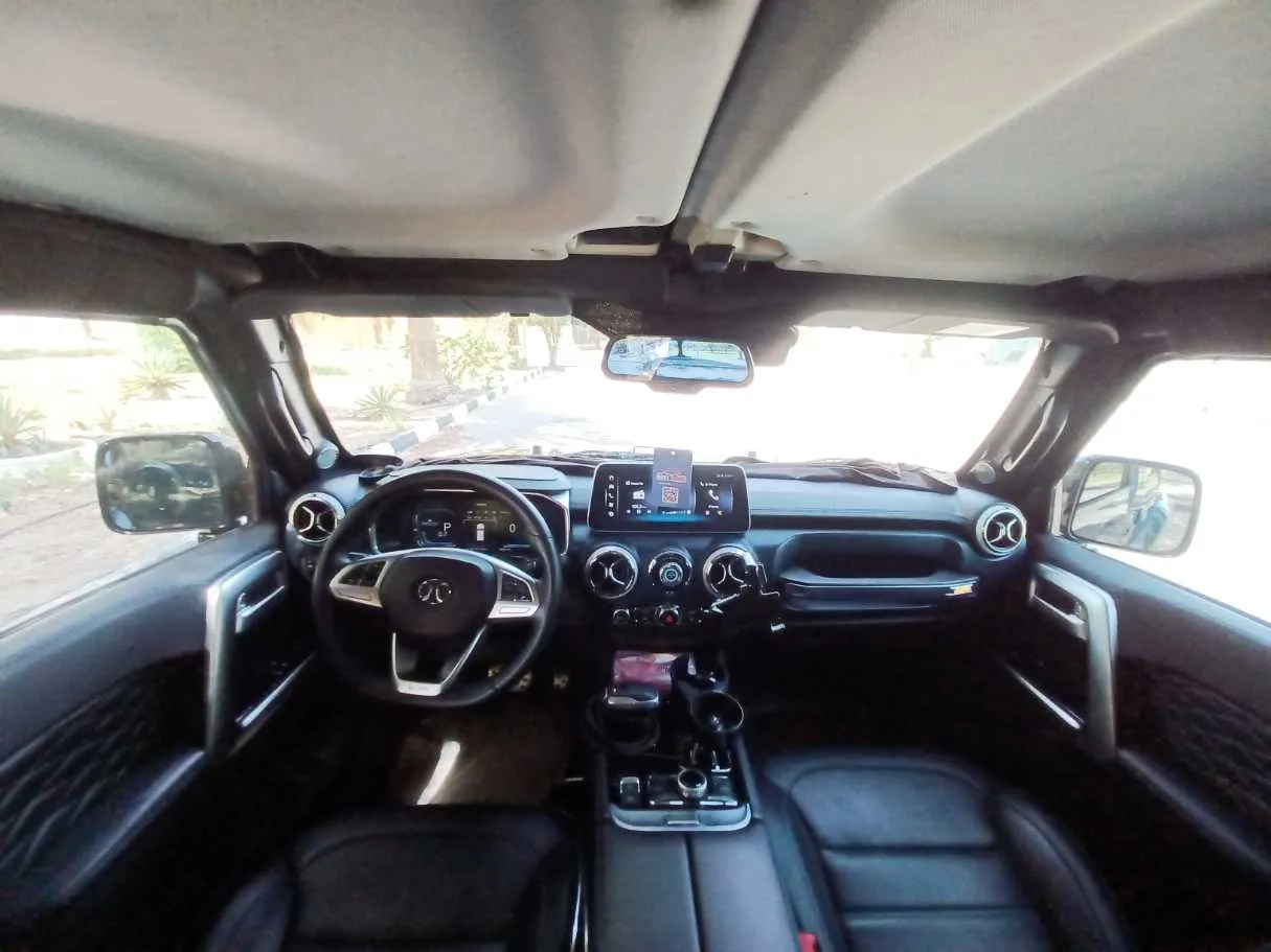 Car image 13