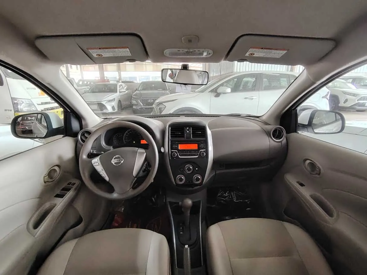Car image 17