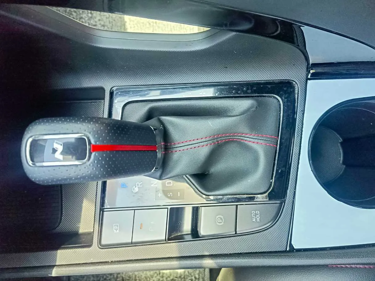Car image 24