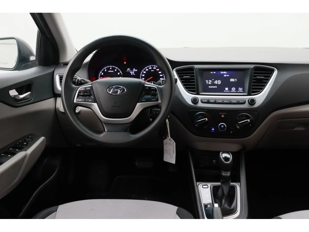 Car image 15