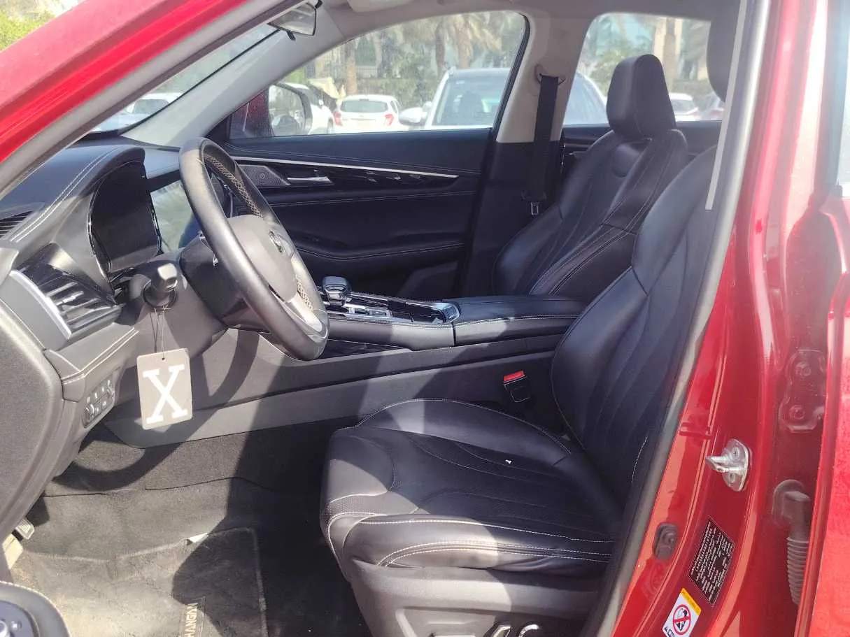 Car image 13