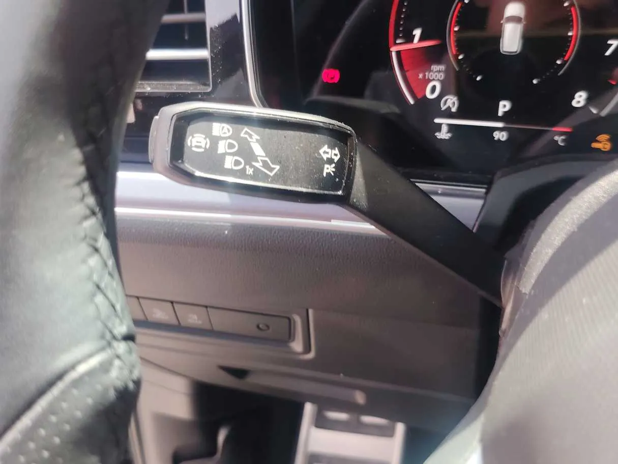 Car image 24