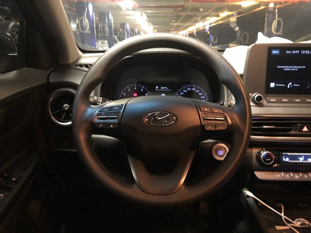 Car image 17