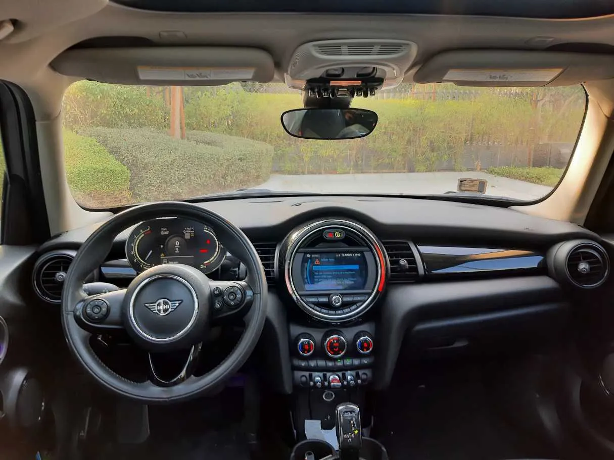 Car image 15