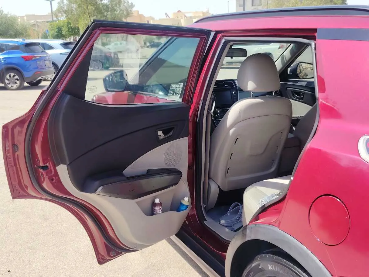 Car image 13