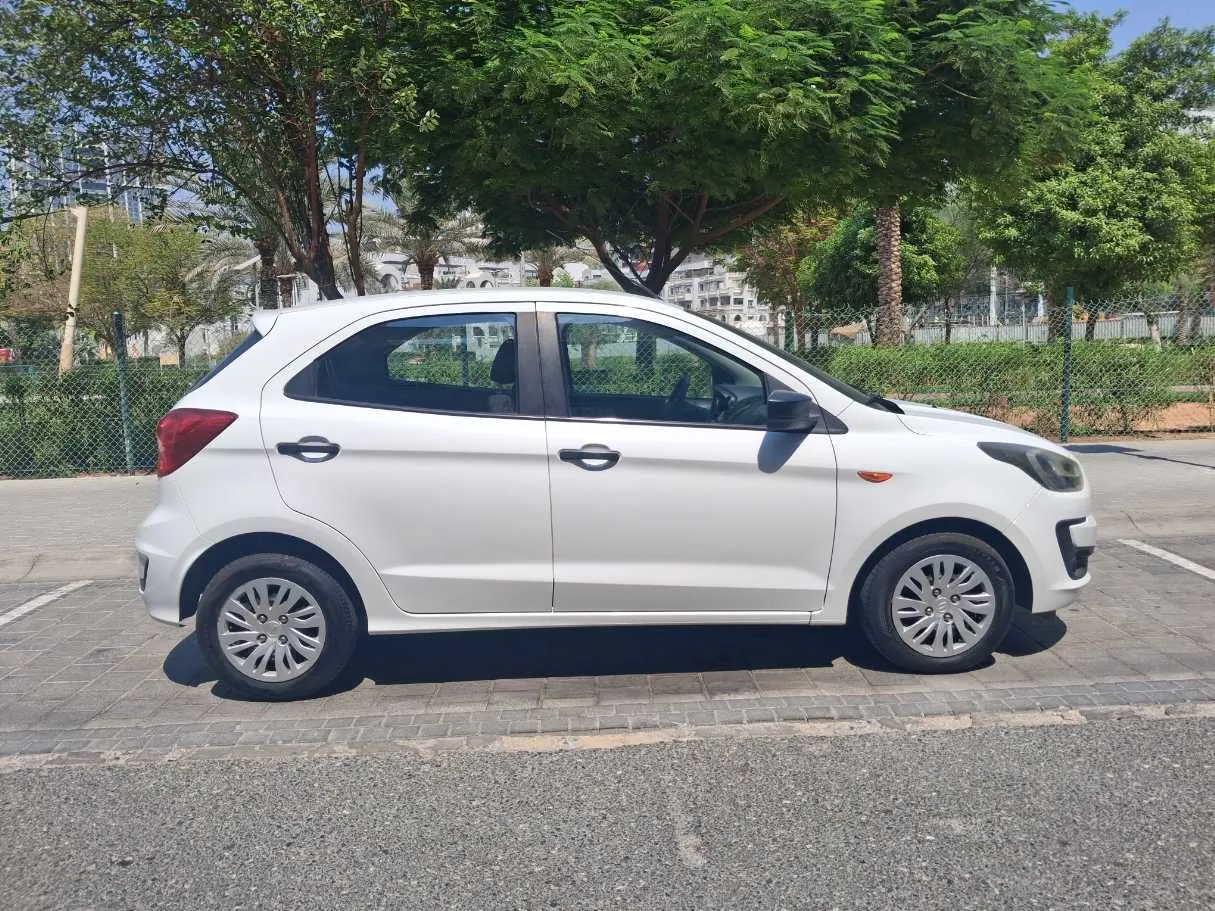 Car image 8
