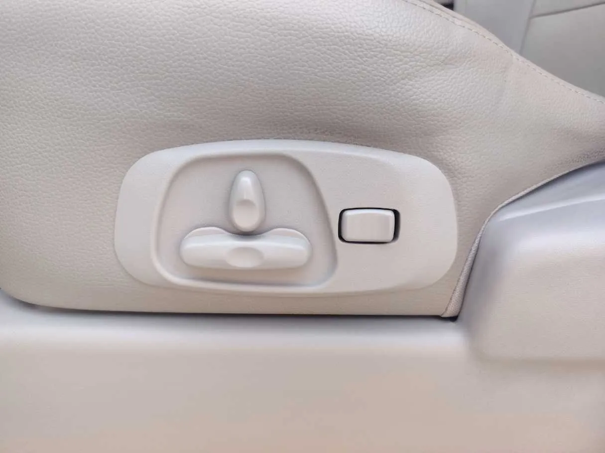 Car image 36