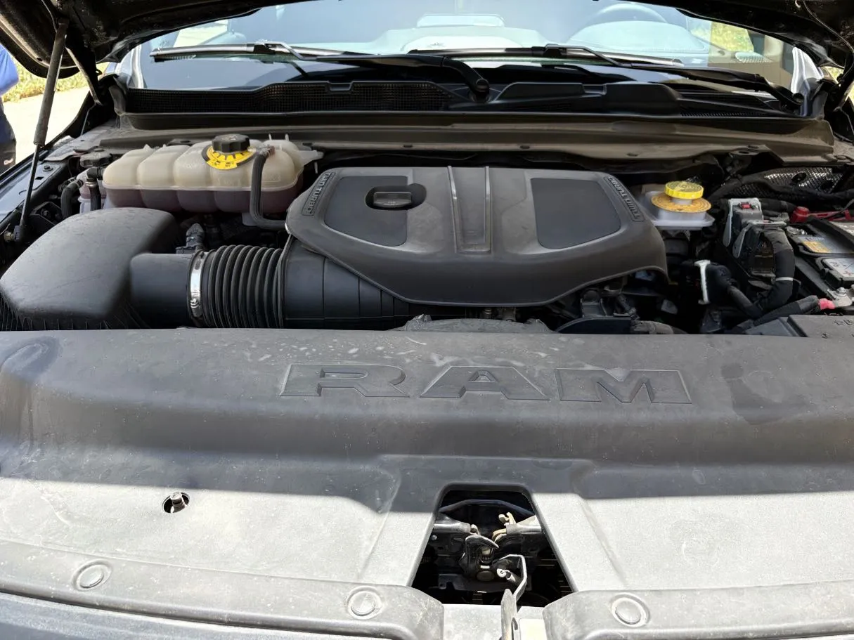 Car image 32