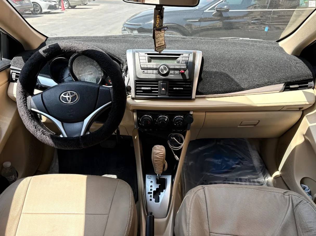 Car image 18
