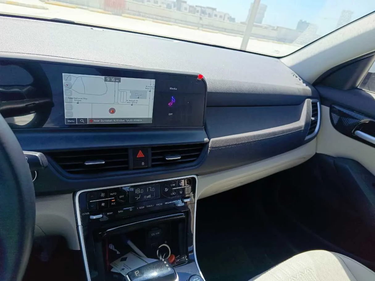 Car image 24
