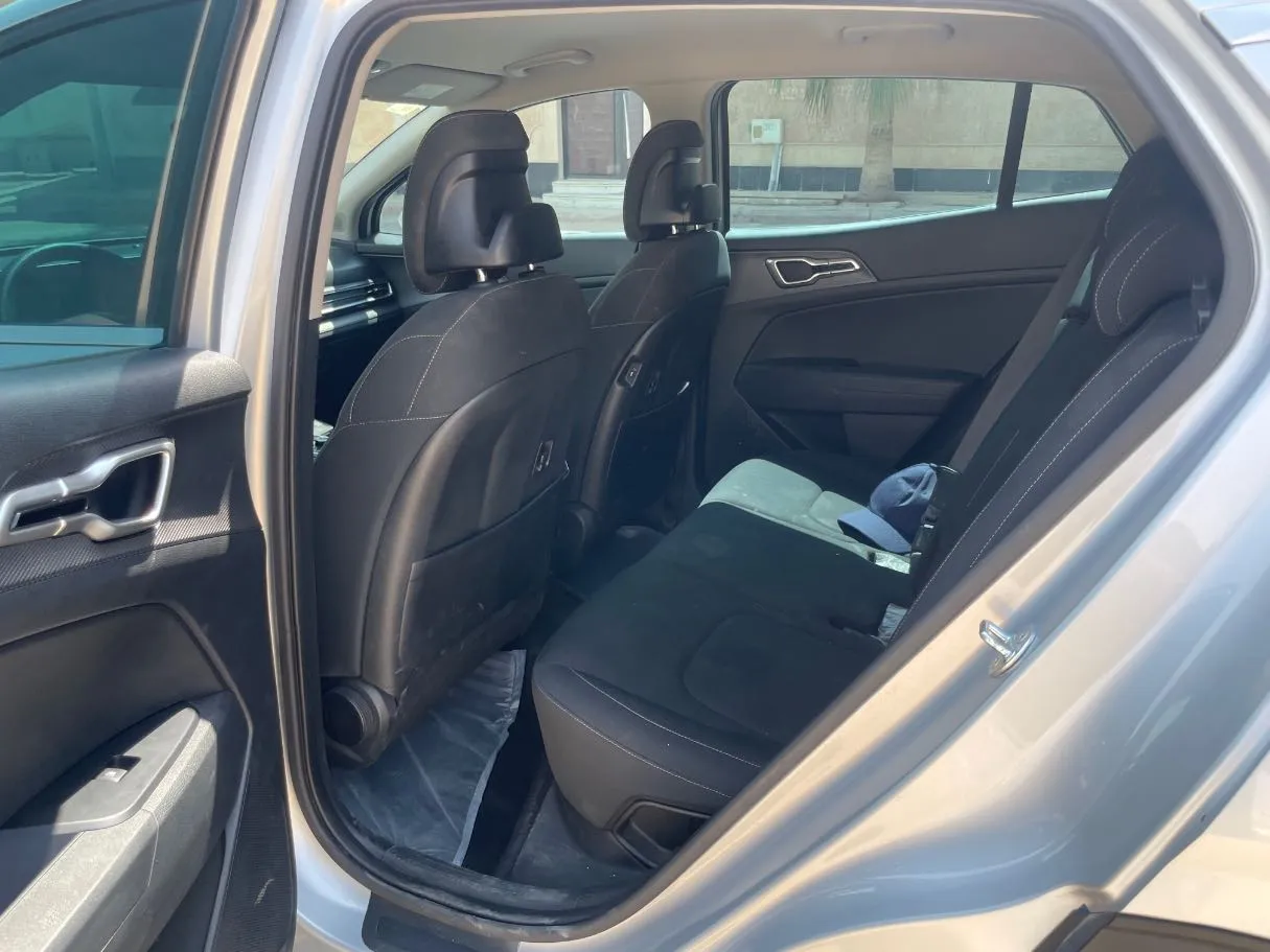 Car image 16