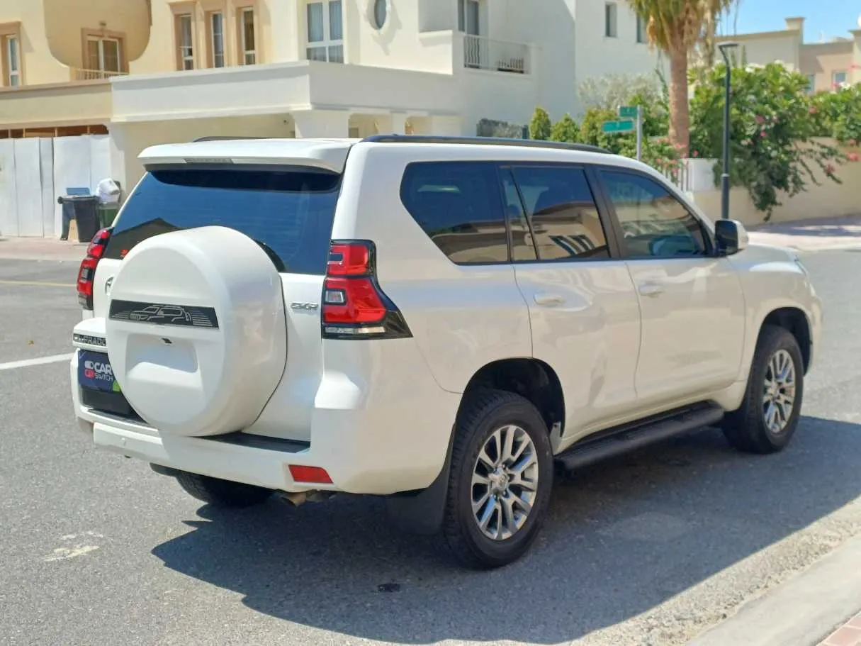 Car image 5