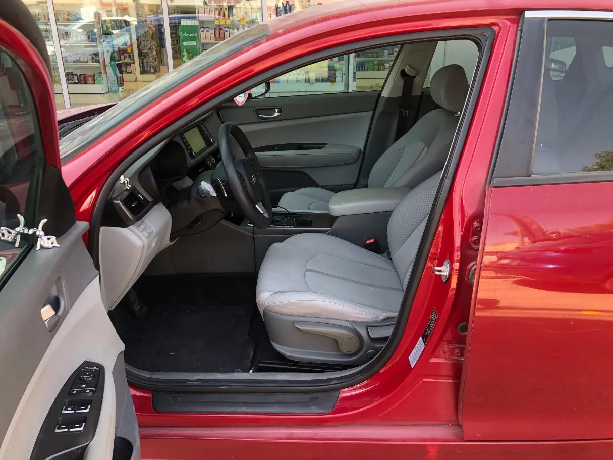 Car image 11