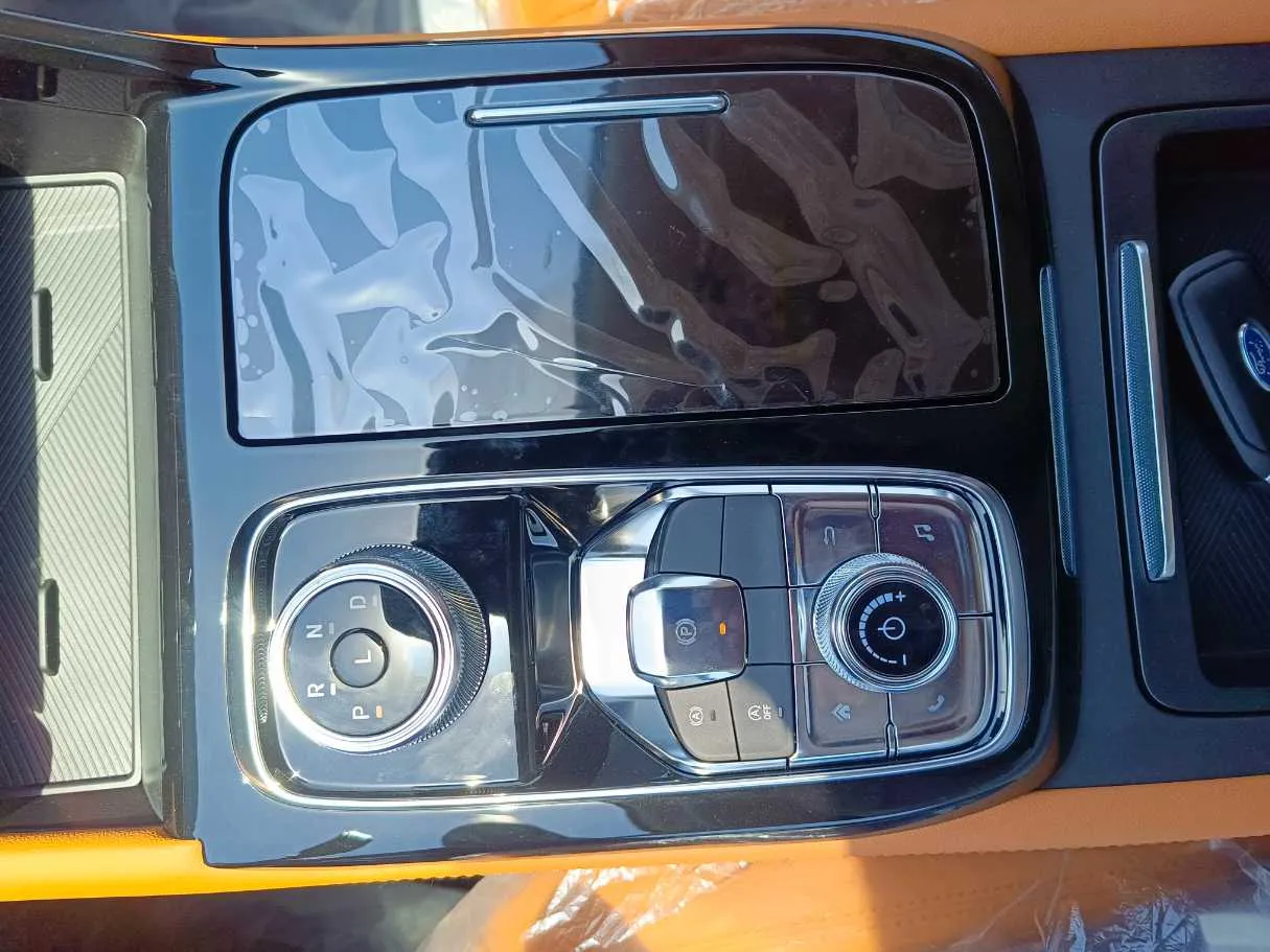 Car image 22
