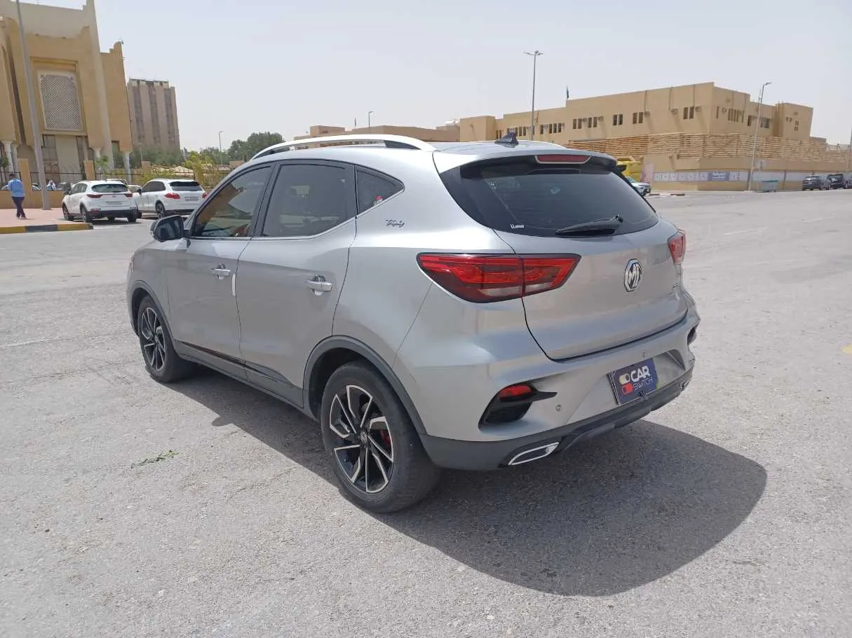 Car image 7