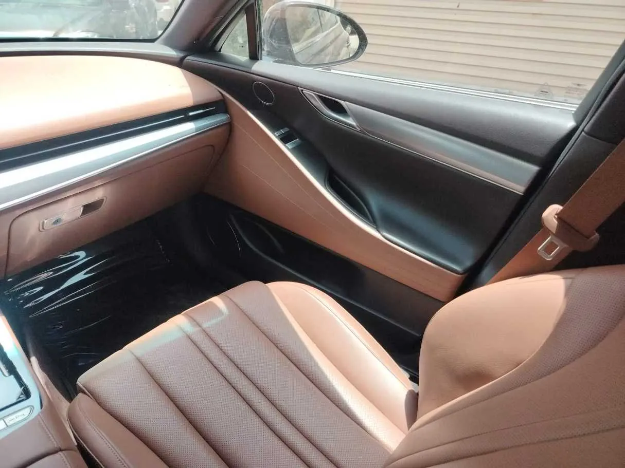 Car image 23