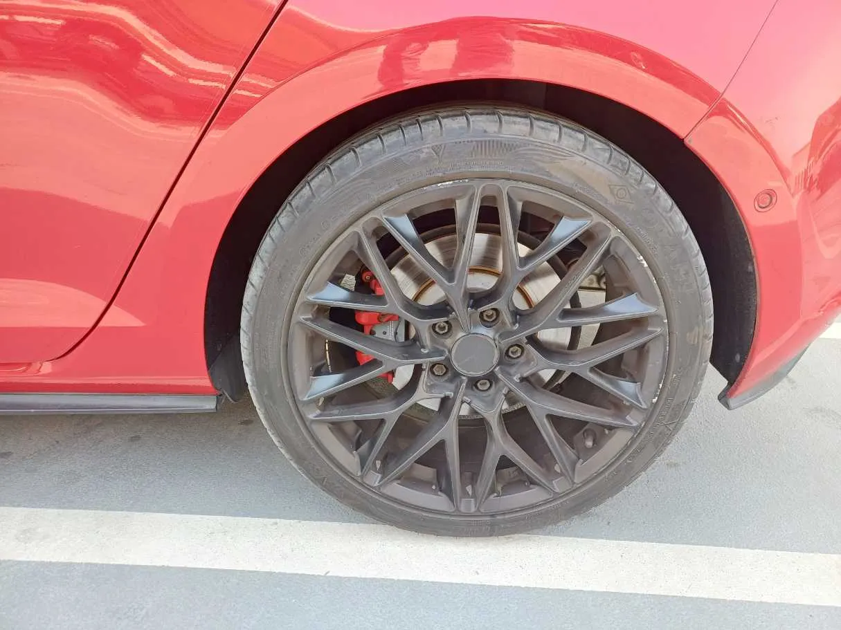 Car image 9