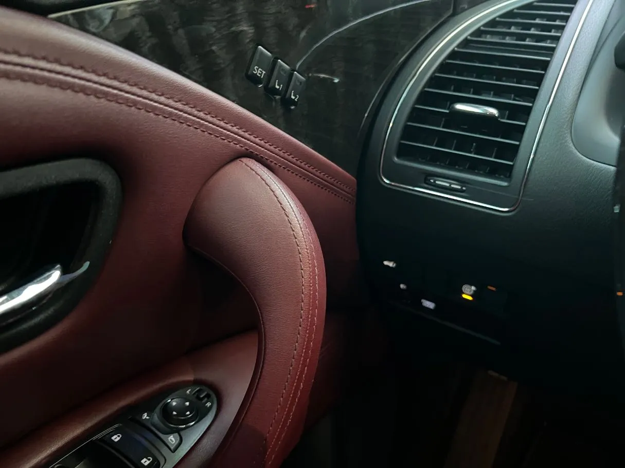 Car image 30