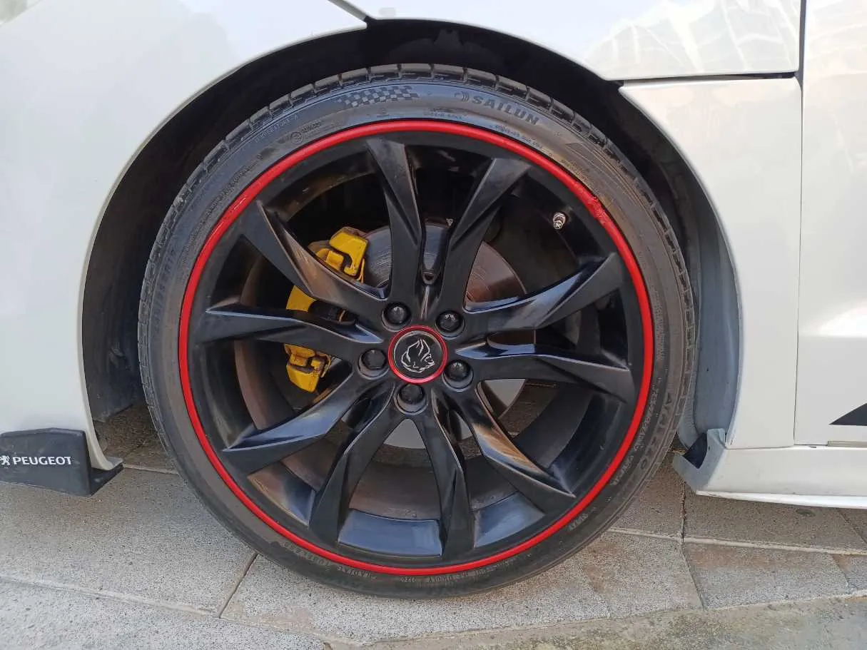 Car image 9