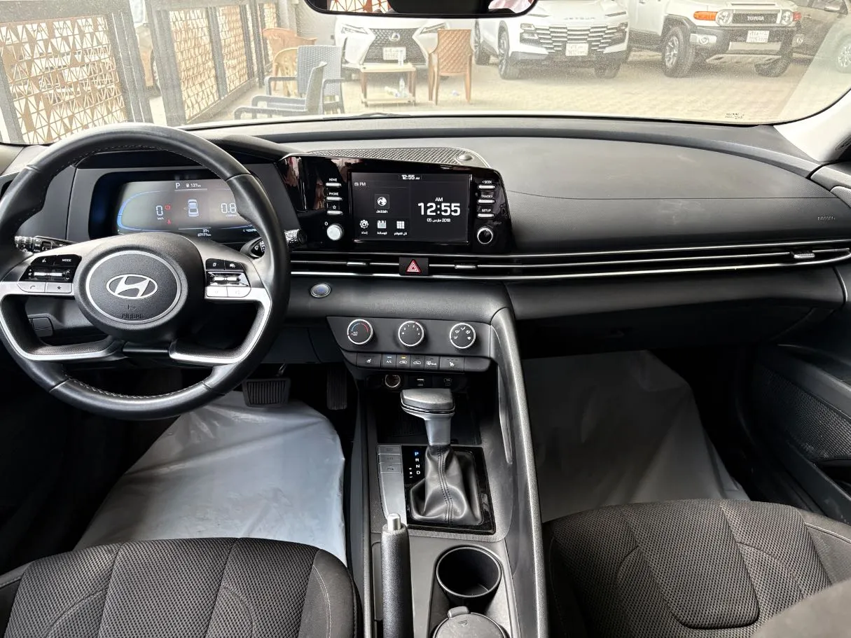 Car image 18