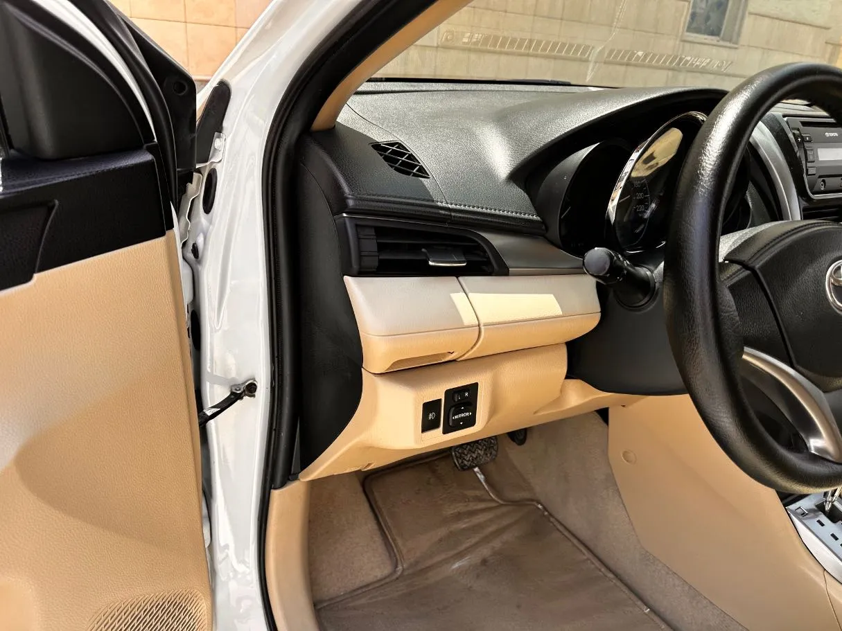 Car image 23