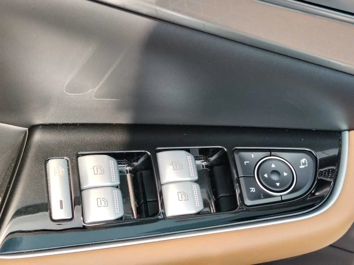 Car image 35