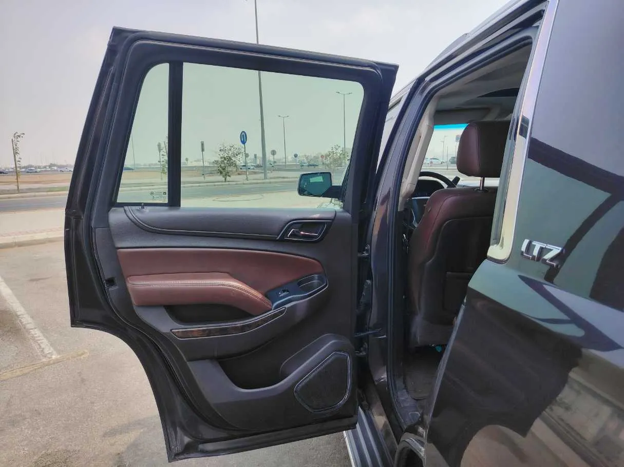 Car image 15
