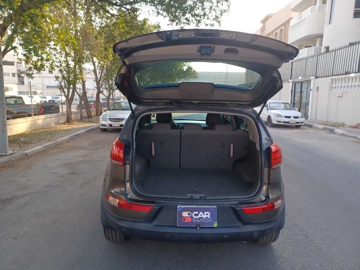 Car image 19
