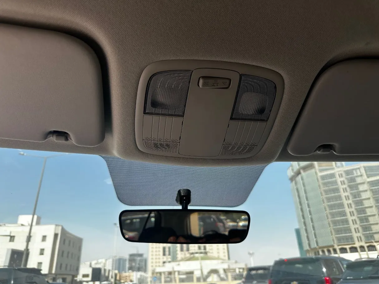 Car image 26