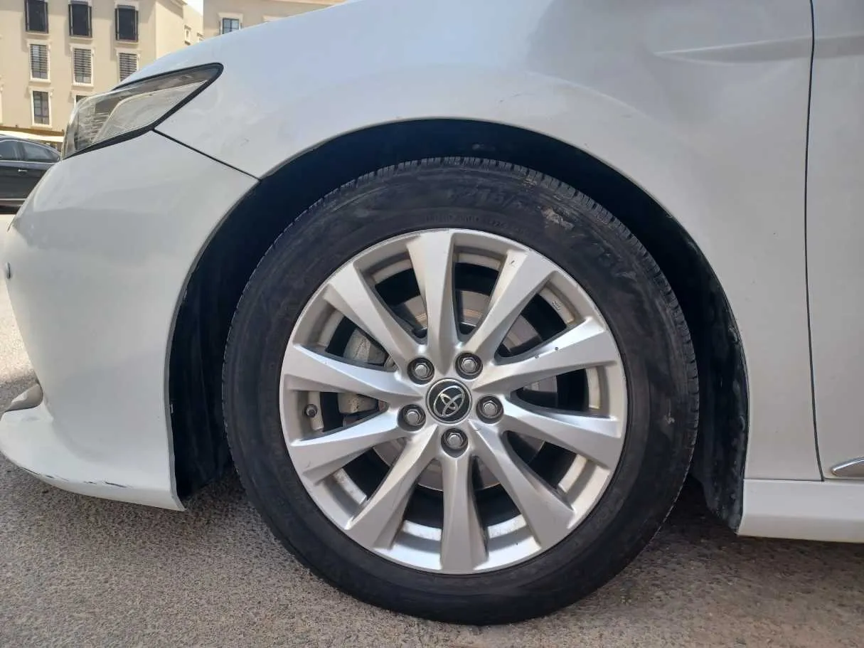 Car image 9