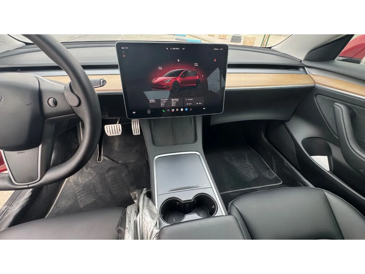 Car image 16