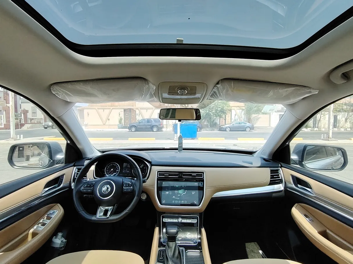 Car image 17