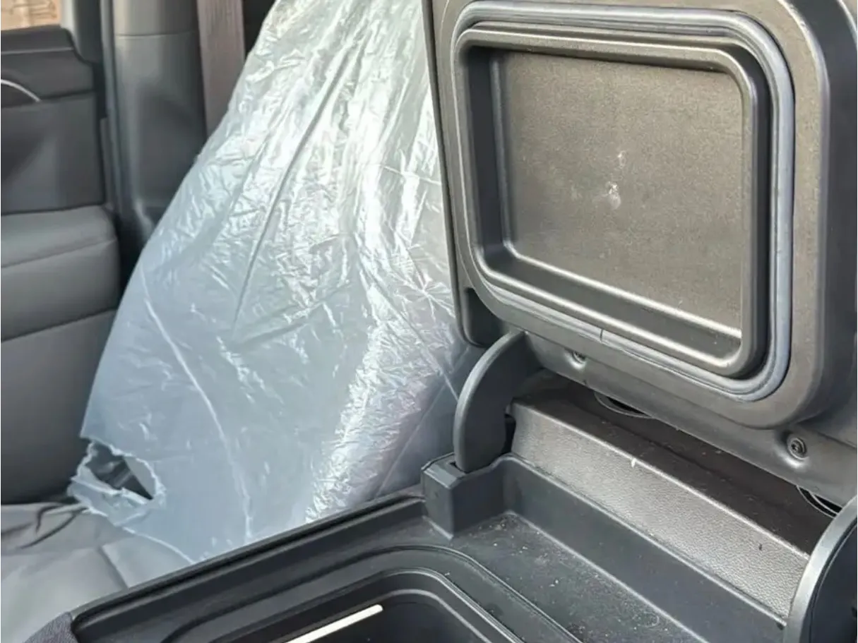 Car image 13