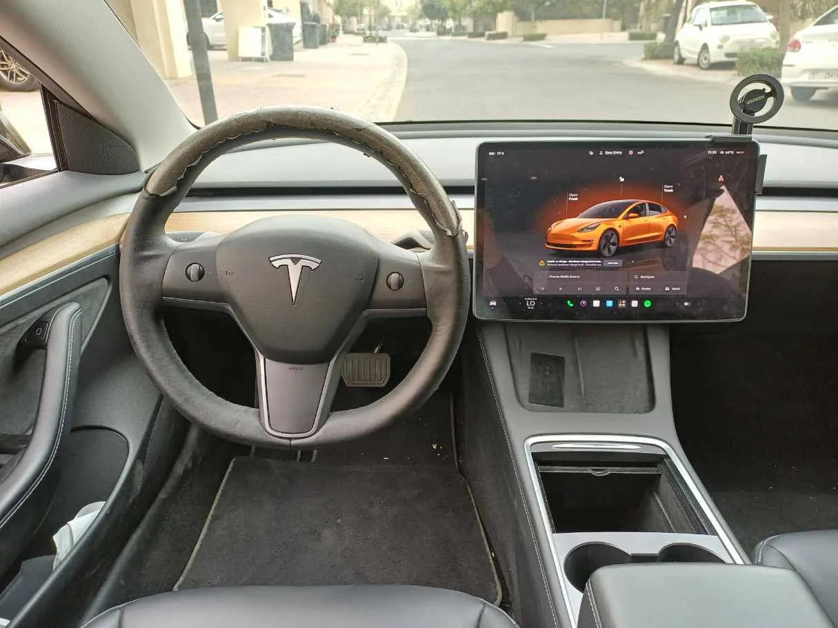 Car image 15