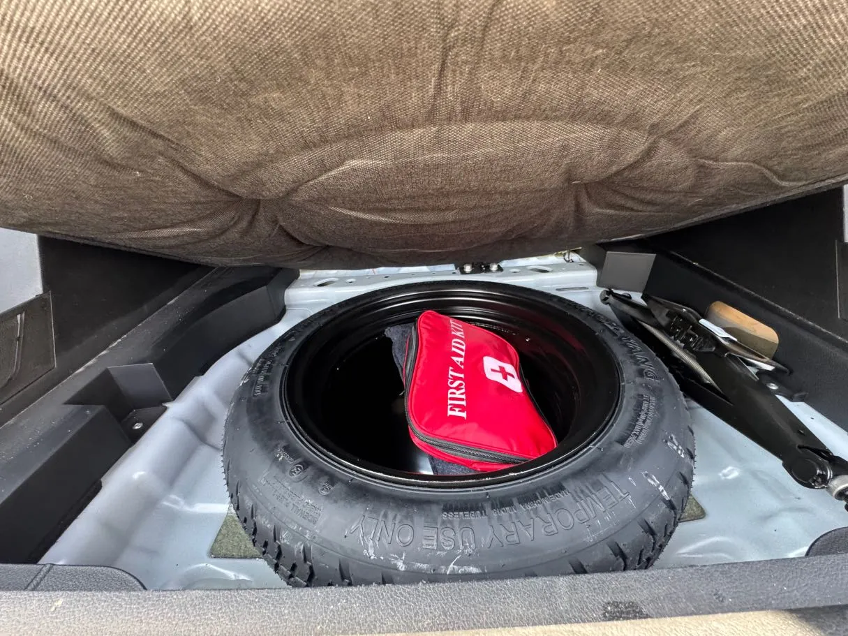 Car image 27