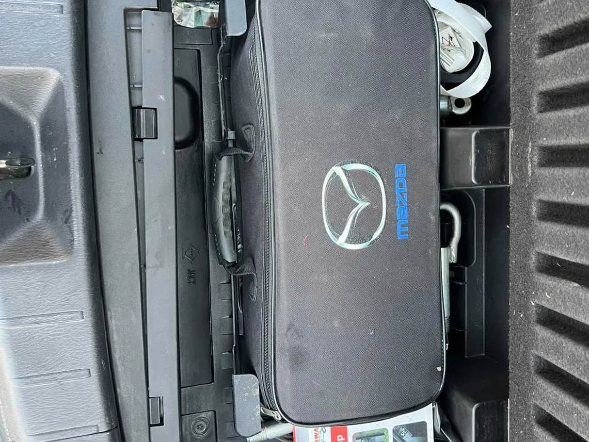 Car image 25