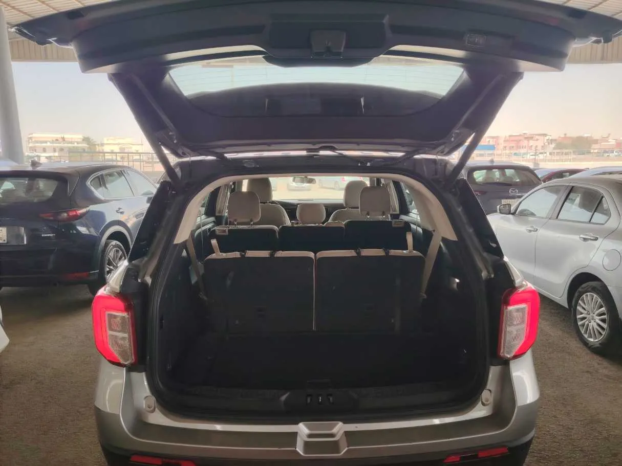Car image 29