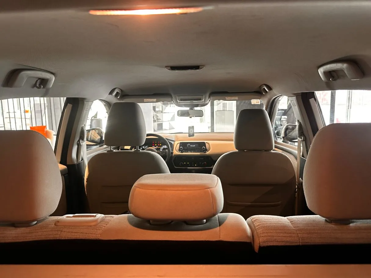 Car image 13
