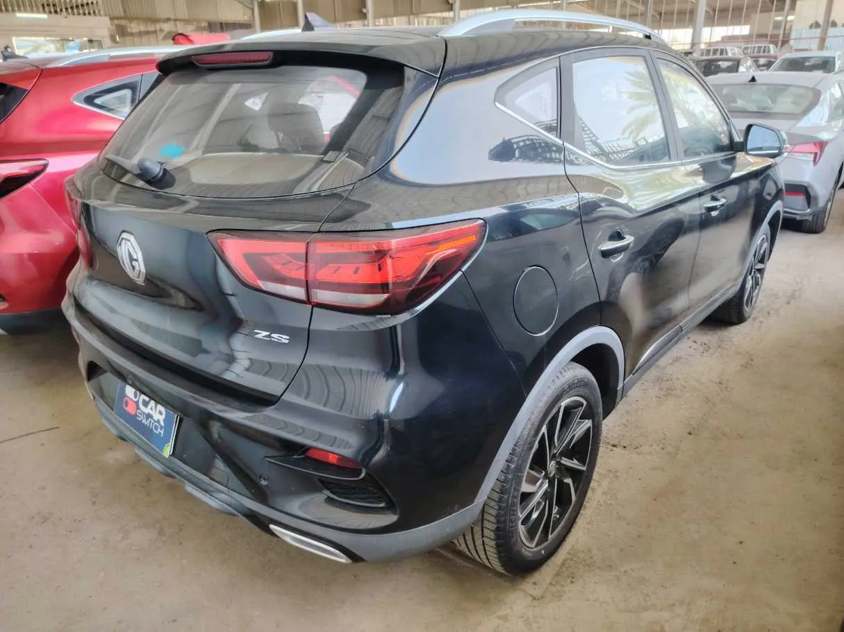 Car image 5