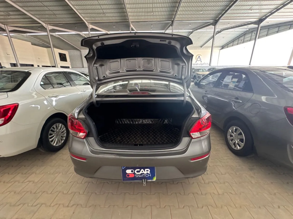 Car image 17